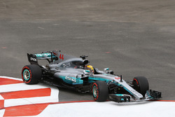 Lewis Hamilton, Mercedes-Benz F1 W08 runs wide