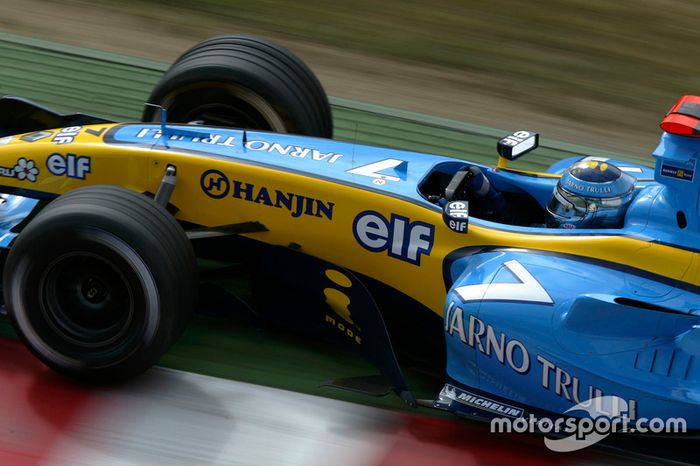 Renault en el Gran Premio de Francia 2004: el equipo copió la idea de McLaren y escribió en el coche los nombres de sus pilotos en lugar del nombre de Mild Seven
