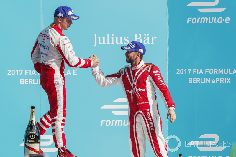 Nick Heidfeld, Mahindra Racing, congratulates Felix Rosenqvist, Mahindra Racing, on the podium