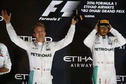 Podium: winnaar Lewis Hamilton, Mercedes AMG F1, tweede Nico Rosberg, Mercedes AMG F1