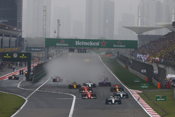 Lewis Hamilton, Mercedes AMG F1 W08, Sebastian Vettel, Ferrari SF70H, Valtteri Bottas, Mercedes AMG