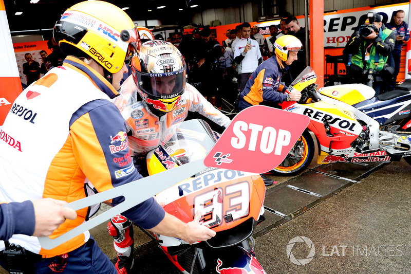 Marc Marquez, Repsol Honda Team pit lane bike swap