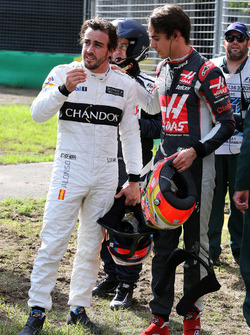 Esteban Gutierrez, Haas F1 Team en Fernando Alonso, McLaren