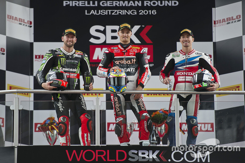 Podio: ganador Chaz Davies, Ducati Team, segundo lugar Jonathan Rea, Kawasaki Racing, tercer lugar Nicky Hayden, Honda