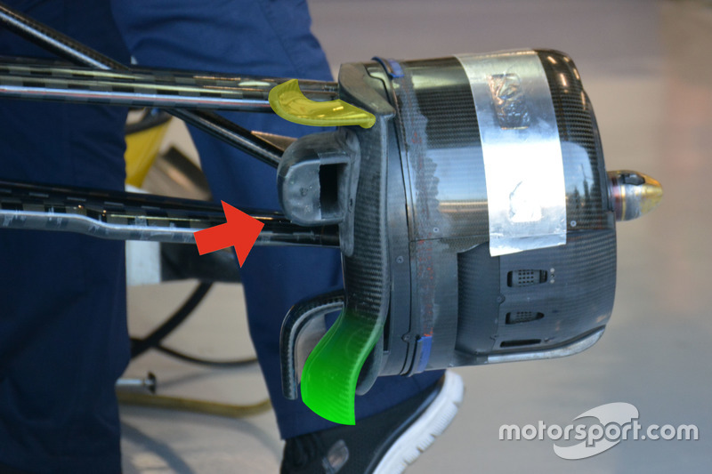 Sauber C35, Front brake duct