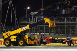 Max Verstappen, Red Bull Racing RB14 Tag Heuer, percute le mur