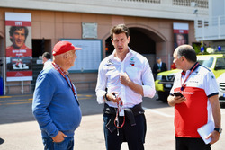 Niki Lauda, presidente non esecutivo Mercedes AMG F1, Toto Wolff, Direttore del Motorsport Mercedes AMG F1 e Frederic Vasseur, Team Principal, Sauber