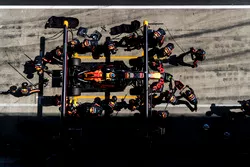 Daniel Ricciardo, Red Bull Racing RB14, makes a pit stop
