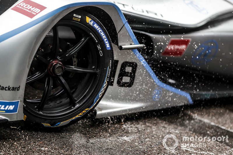Rain hitting the front of the car of Edoardo Mortara, Venturi Formula E, Venturi VFE05