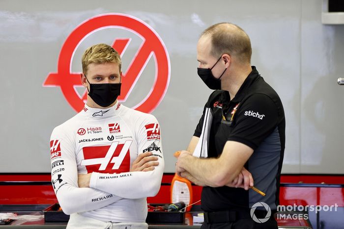 Mick Schumacher, Haas F1, con Gary Gannon