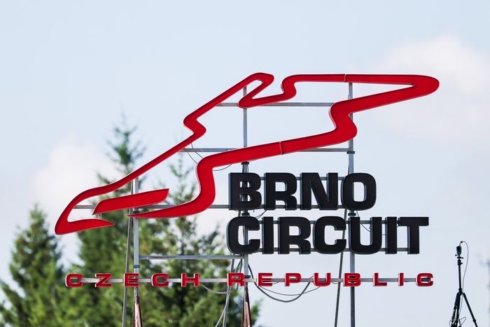  A general view of the circuit entrance 
