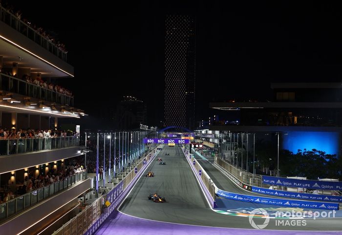 Oscar Piastri, McLaren, Max Verstappen, Red Bull Racing, George Russell, Mercedes