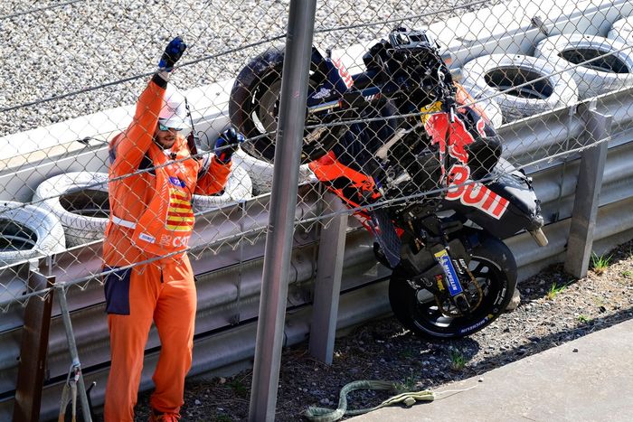 Enea Bastianini, Red Bull KTM Tech 3, crash
