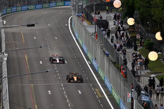 Lando Norris, McLaren, Oliver Bearman, Haas F1 Team