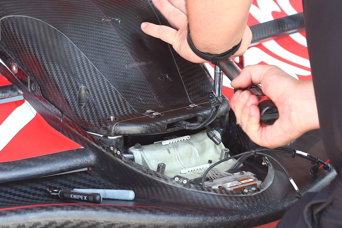 Haas VF-25 detalles técnicos