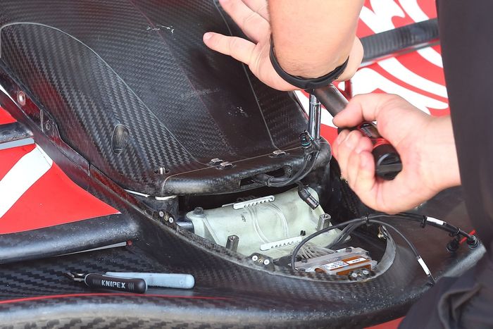 Haas VF-25 detalles técnicos