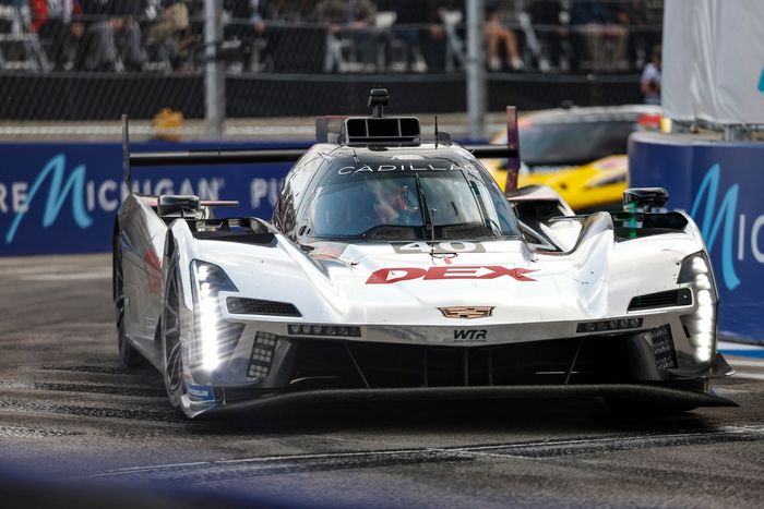 #40 Cadillac Wayne Taylor Racing Cadillac V- Series.R: Jordan Taylor, Louis Deletraz