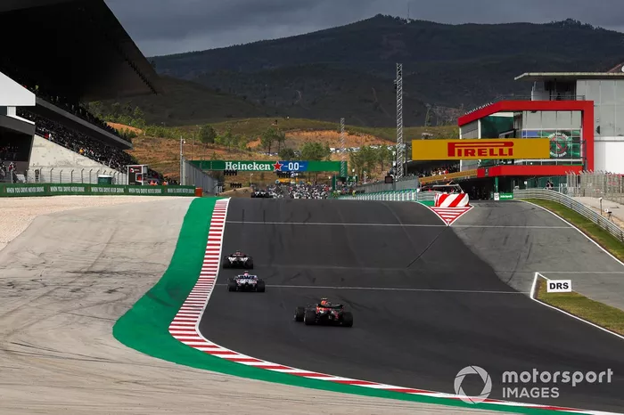 Kimi Raikkonen, Alfa Romeo Racing C39, Sergio Perez, Racing Point RP20, Alex Albon, Red Bull Racing RB16