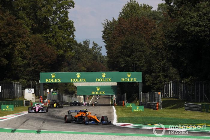 Lando Norris, McLaren MCL35, Sergio Pérez, Racing Point RP20, Daniel Ricciardo, Renault F1 Team R.S.20