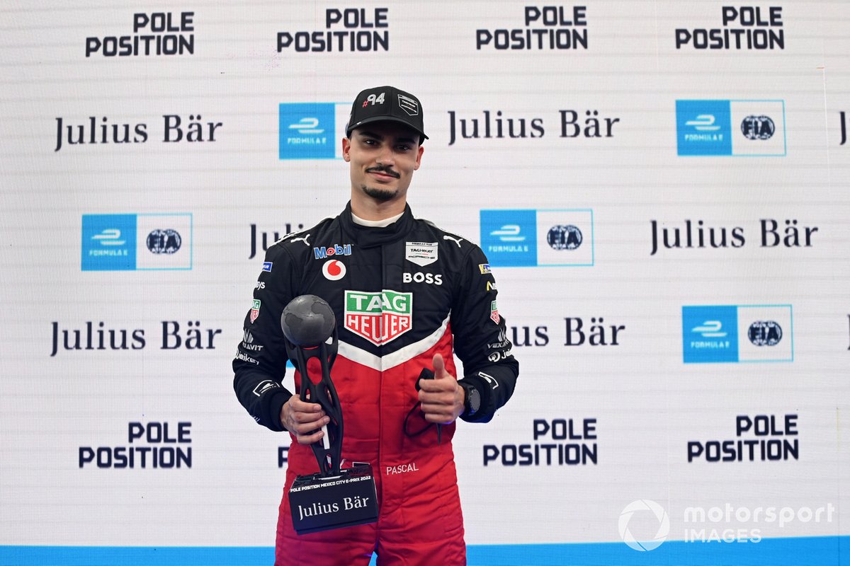 Pascal Wehrlein, Porsche, con el premio de la pole Julius Baer