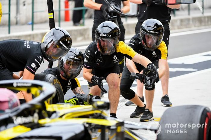 Renault pit stop