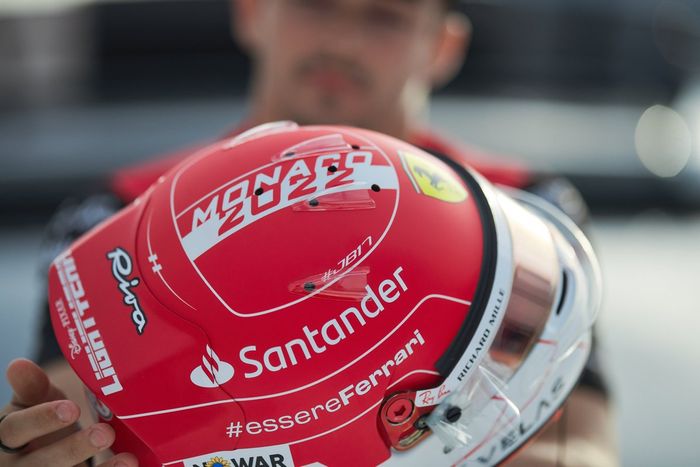 Casco de Charles Leclerc, Ferrari 