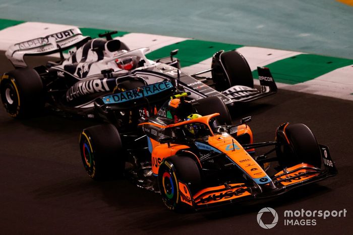 Lando Norris, McLaren MCL36, Pierre Gasly, AlphaTauri AT03
