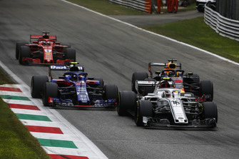 Pierre Gasly, Scuderia Toro Rosso STR13, Charles Leclerc, Alfa Romeo Sauber C37, Sebastian Vettel, Ferrari SF71H and Daniel Ricciardo, Red Bull Racing RB14 battle