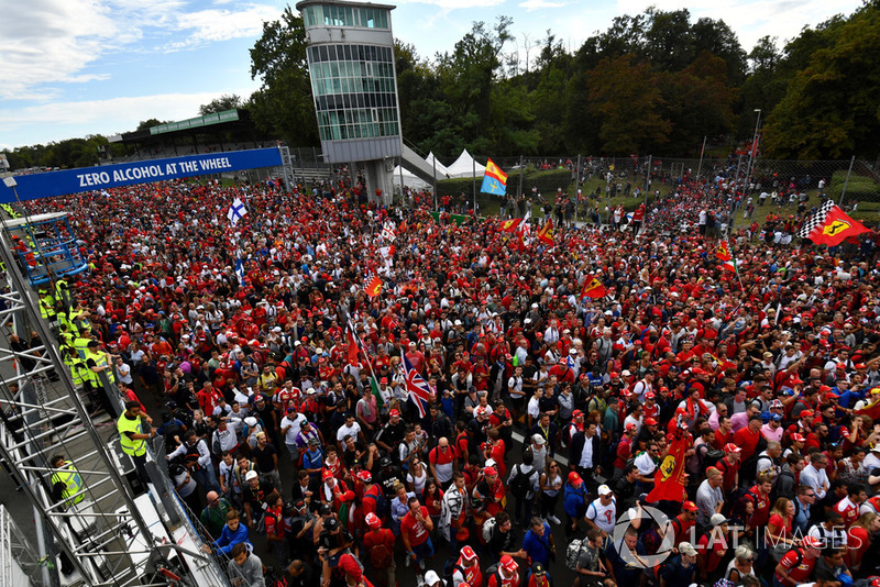 El público invade la pista de Monza