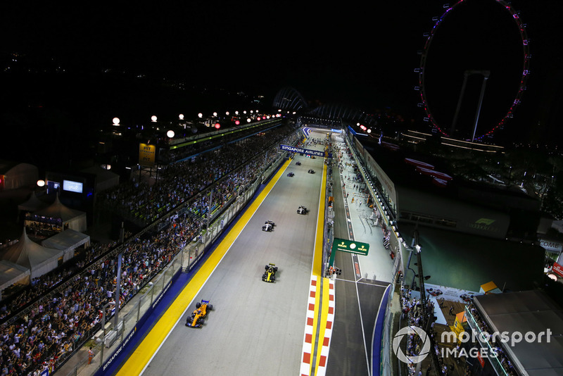 Fernando Alonso, McLaren MCL33, leads Carlos Sainz Jr., Renault Sport F1 Team R.S. 18, Charles Leclerc, Sauber C37, and Marcus Ericsson, Sauber C37