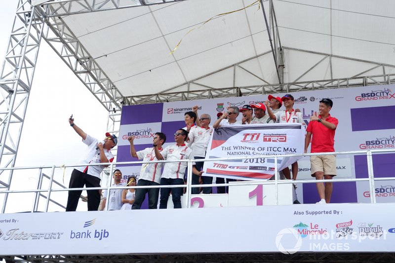 Podium selebrasi Haridarma Manoppo, Toyota Team Indonesia