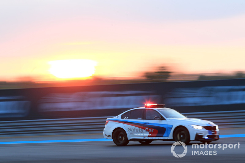 Автомобіль безпеки BMW