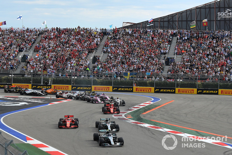 Valtteri Bottas, Mercedes AMG F1 W09 lider, Lewis Hamilton, Mercedes AMG F1 W09 ve Sebastian Vettel, Ferrari SF71H