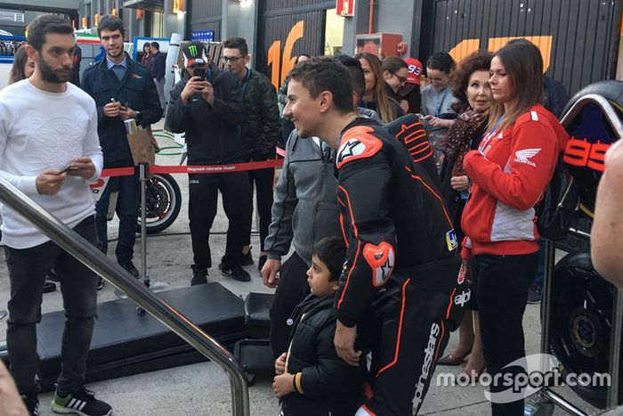 Jorge Lorenzo, Repsol Honda, con los fans