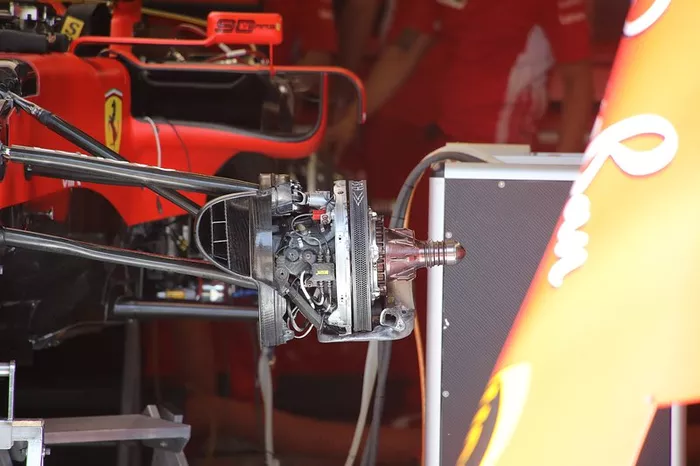 Suspensão dianteira da Ferrari