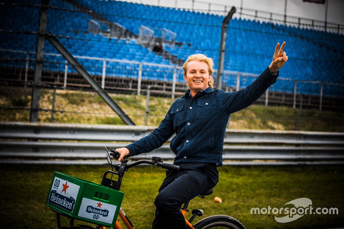Nico Rosberg en bicicleta en el circuito de Zandvoort