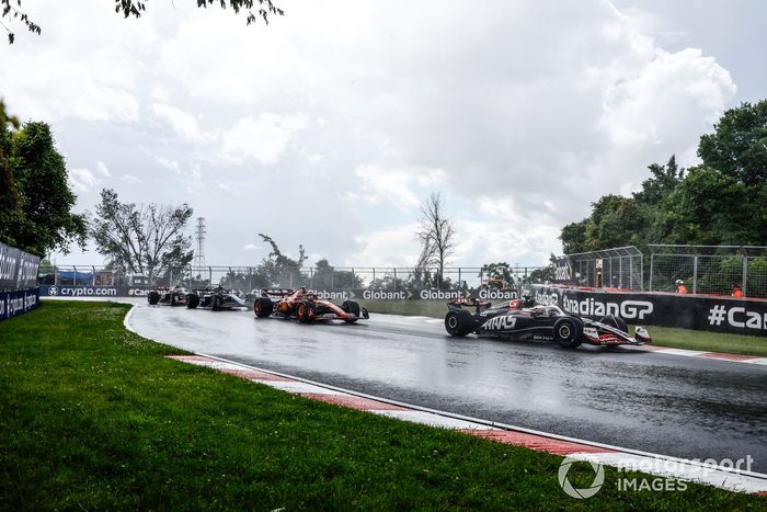 Kevin Magnussen, Haas VF-24 Carlos Sainz, Ferrari SF-24