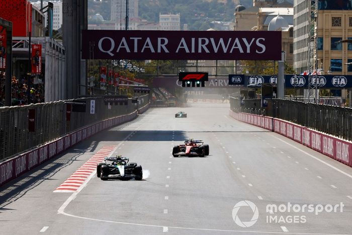 Lewis Hamilton, Mercedes F1 W15, Carlos Sainz, Ferrari SF-24 