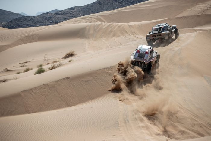 #305 Team BBR Taurus: Dania Akeel, Stephane Duple