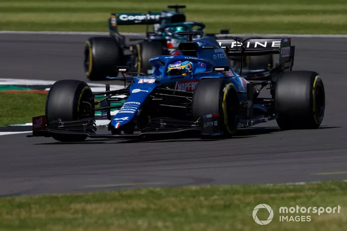 Fernando Alonso, Alpine A521, Lance Stroll, Aston Martin AMR21 