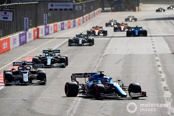 Fernando Alonso, Alpine A521, Yuki Tsunoda, AlphaTauri AT02, Sebastian Vettel, Aston Martin AMR21, Valtteri Bottas, Mercedes W12