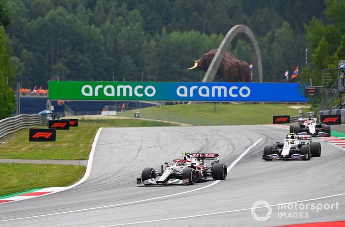 Antonio Giovinazzi, Alfa Romeo Racing C41, Mick Schumacher, Haas VF-21, Nikita Mazepin, Haas VF-21