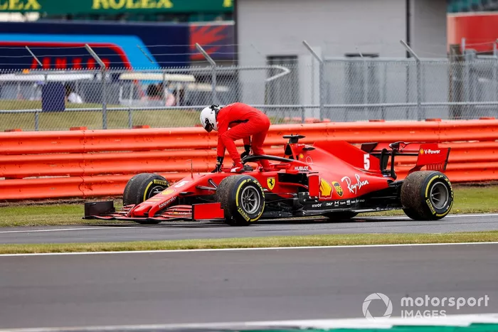 Sebastian Vettel, Ferrari SF1000 se retira de la práctica tras un fallo en el monoplaza