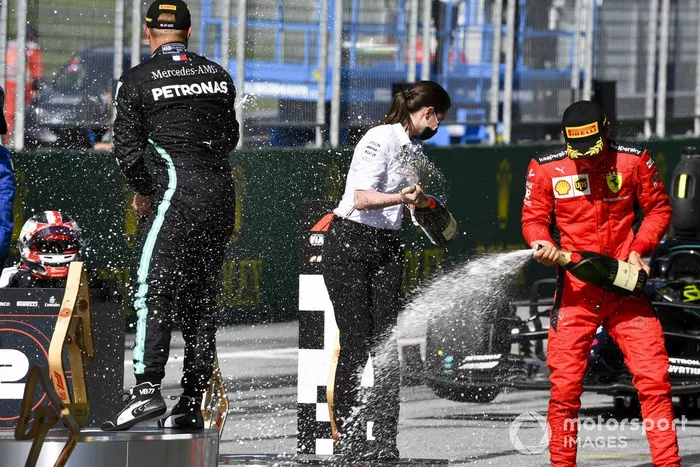 Podio: ganador de la carrera Valtteri Bottas, Mercedes-AMG Petronas F1, el segundo lugar Charles Leclerc, Ferrari,
