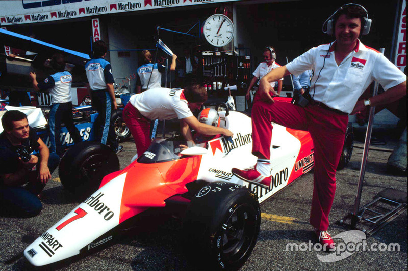 マクラーレンMP4/1B・コスワース(横に立つのはデザイナーのジョン・バーナード/1982年イタリアGP)