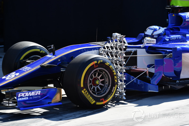 Des capteurs aérodynamiques sur la Sauber C36 de Gustav Malja