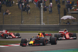 Max Verstappen, Red Bull Racing RB13, leads Kimi Raikkonen, Ferrari SF70H and Sebastian Vettel, Ferrari SF70H