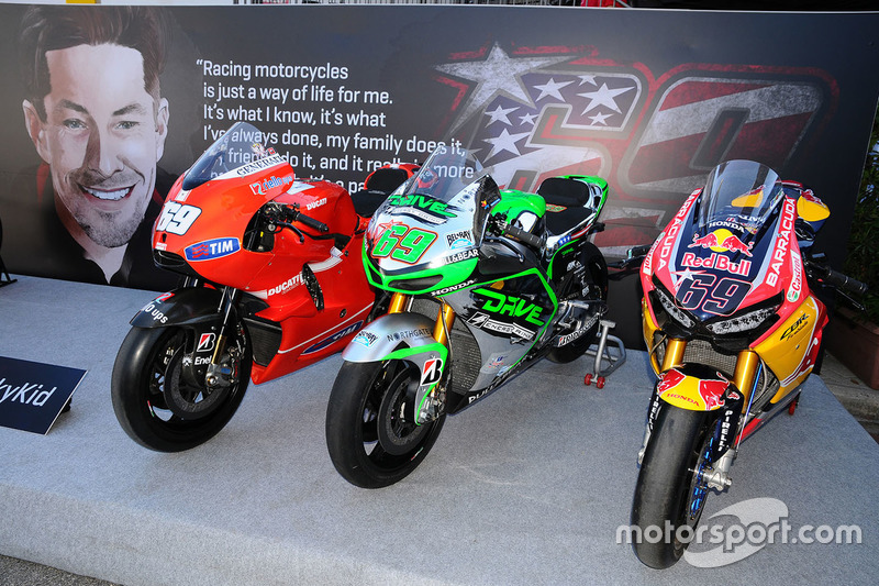 Nicky Hayden tribute with all bikes
