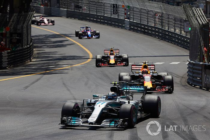  Valtteri Bottas, Mercedes AMG F1 W08, Max Verstappen, Red Bull Racing RB13, Daniel Ricciardo, Red Bull Racing RB13