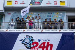 Podium: Sieger #4 AMG-Team Black Falcon, Mercedes-AMG GT3: Bernd Schneider, Maro Engel, Adam Christodoulou, Manuel Metzger, Platz zwei, #29 AMG-Team HTP Motorsport, Mercedes-AMG GT3: Christian Vietoris, Marco Seefried, Christian Hohenadel, Renger Van der Zande, Plazu drei, #88 Haribo Racing Team-AMG, Mercedes-AMG GT3: Uwe Alzen, Lance David Arnold; Maximilian Götz, Jan Seyffarth